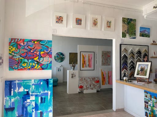 Galería 151: arte y enmarcado en Estepona
