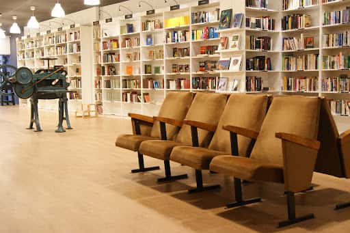 Llibreria Re-Read: segunda mano en Reus