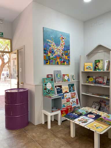 Librería La Pluma: libros y actividades en Estepona