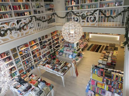 Biblos Lugo: libros, papelería y actividades