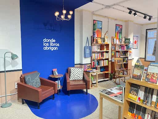 Librería El Refugio en La Laguna: viajes y mapas antiguos