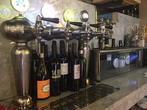 Ostrya Celler del Ferrer, cocina y bodega en Granollers