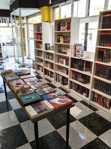 Atticus Libros en San Vicente: catálogo y atención en Ramón y Cajal