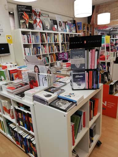 Cronopios: librería y presentaciones en Pontevedra