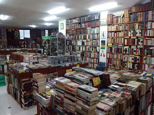 Librería Follas Vellas: segunda mano en Santiago
