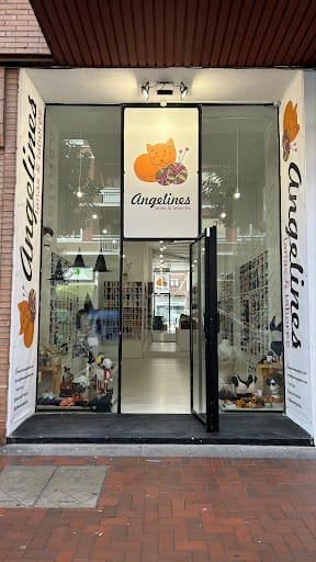 Lanas y Labores Angelines: tienda de lanas en Logroño