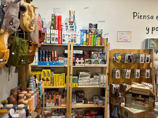 El Mundo en tus Manos: tienda infantil y libros en León