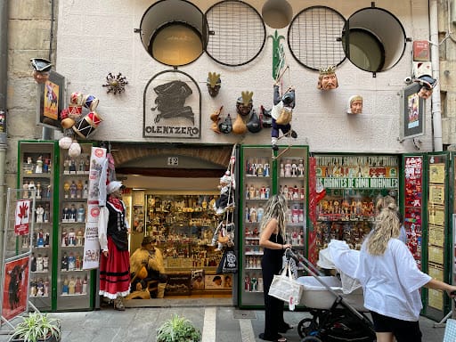 Regalos Olentzero: artesanía y gigantes en Pamplona