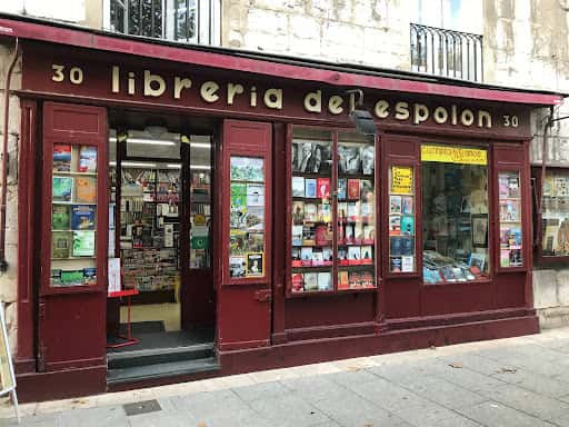 Librería Del Espolón: especialización en viajes en Burgos