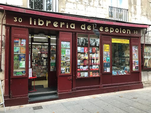 Librería Del Espolón: especialización en viajes en Burgos