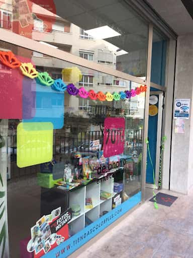Color Plus y Il Mercatino en Paterna: papelería y productos latinos