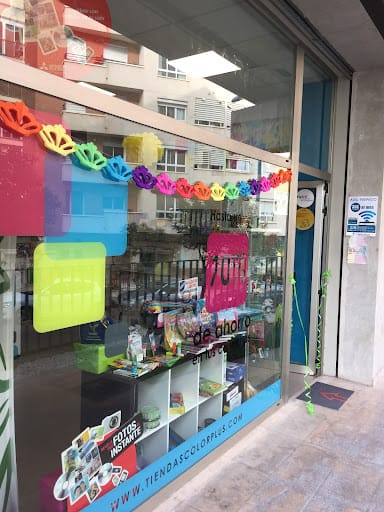 Color Plus y Il Mercatino en Paterna: papelería y productos latinos