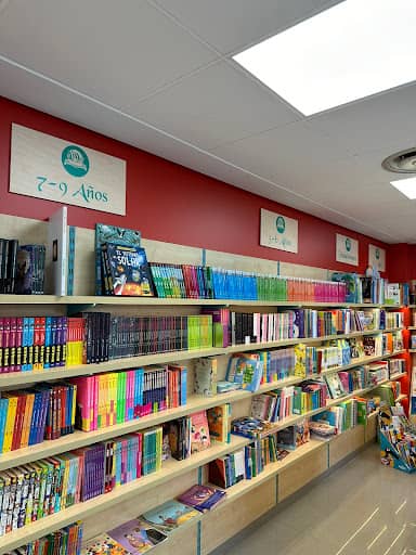 Librería Fenicia: café y novela gráfica en Motril