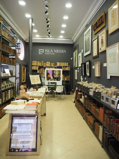 ISLA NEGRA: libros raros y arte en Málaga