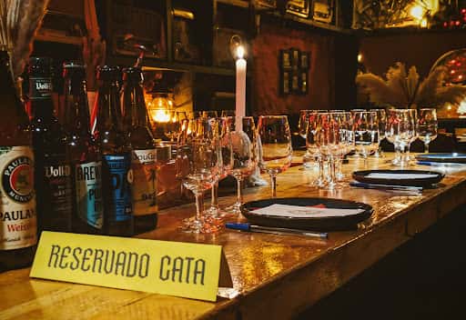 Pub Anticuario en Torrelavega: vinilos, moda y fondue