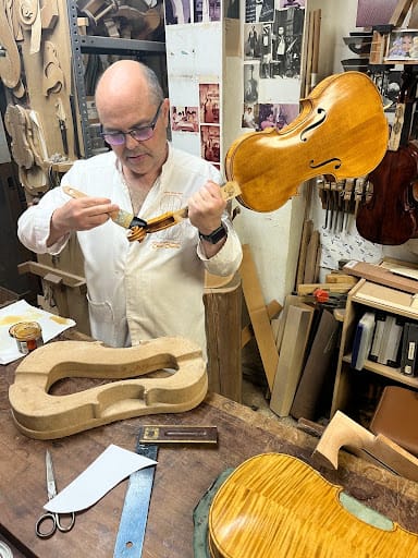 Chico Chacón Luthier & Hijas: reparación y taller en Málaga