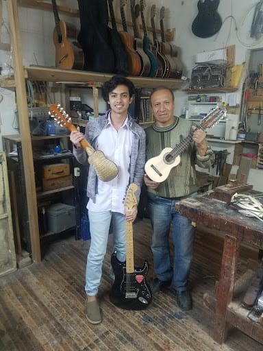 Guitarras Luis Enrique Uyaguari Quezada en Cuenca