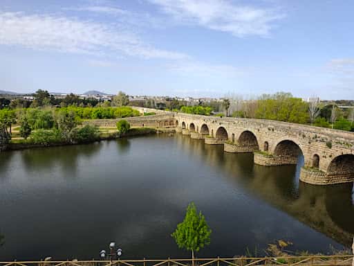 Puente Romano de Mérida: paseo e historia
