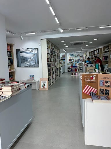 Star Books en Castelldefels: libros náuticos y viajes
