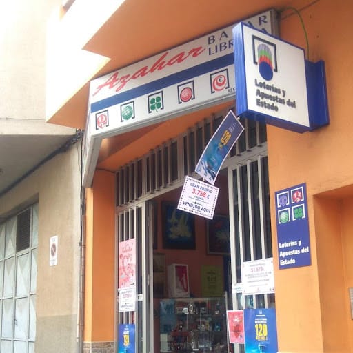 Librería Azahar: literatura canaria y café en Telde