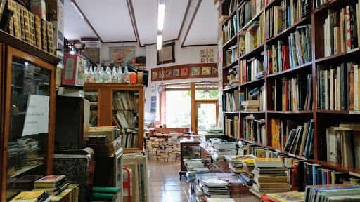 Librería Cajón Desastre: libros raros en Ponferrada