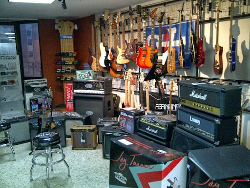 Solans Música: instrumentos y reparaciones en Manresa