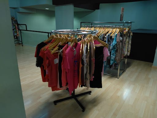 KOOPERA STORE Moda re- en Castellón II: ropa con impacto social