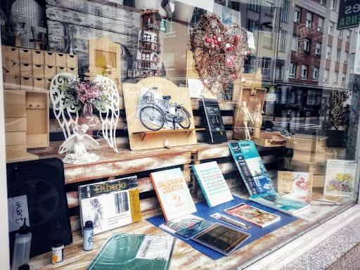 Cervantes Bookstore and Crafts en Torrelavega