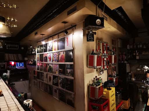 Loop Bar & Records: vinilos y café en Granada
