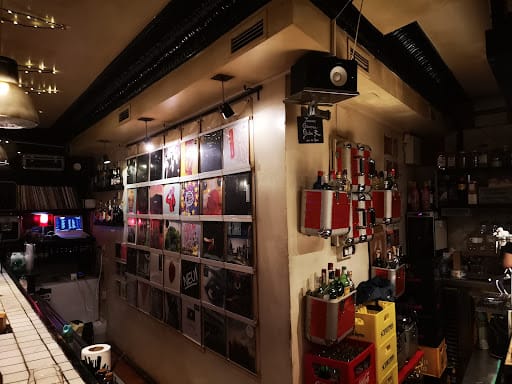 Loop Bar & Records: vinilos y café en Granada