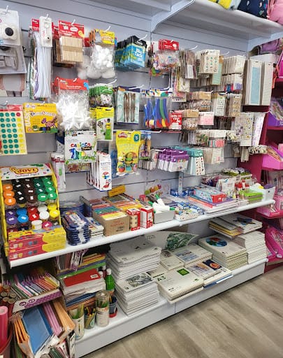 Los Mundos de Zoe: papelería y libros en Benalmádena