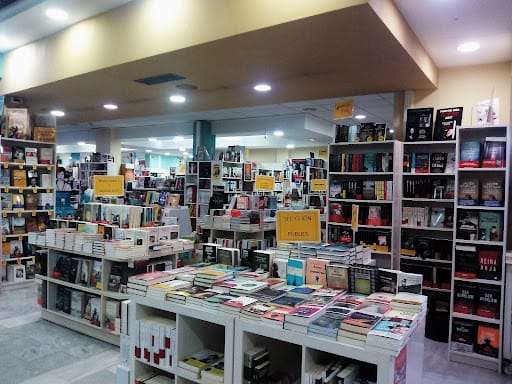 Llibreria Publics: libros, papelería y prensa en Dénia