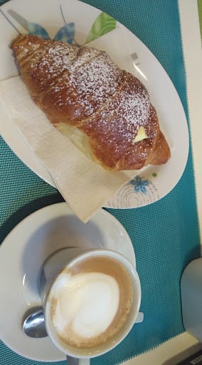La Petitalia en Vilanova: café, repostería y pizza italiana