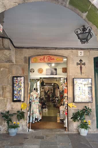 A Rúa Recordos: moda vintage, vinilos y café en Santiago