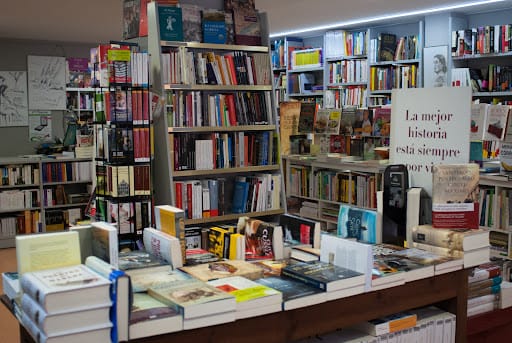Llibreria la 2 de Viladrich, libros y cultura en Tortosa