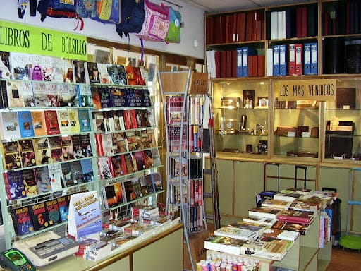 Librería Atenas: libros y papelería en Fuenlabrada