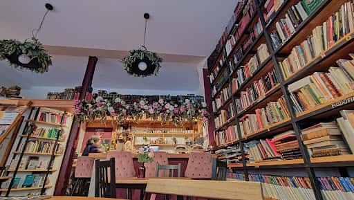 Tula Varona: libros y café en León