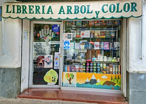 Librería Árbol y Color, libros y papelería en Linares