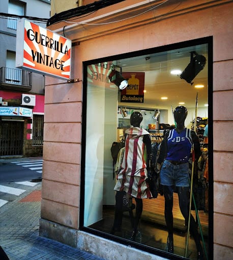 Mana Mana en Dénia: moda vintage y camisetas de rock