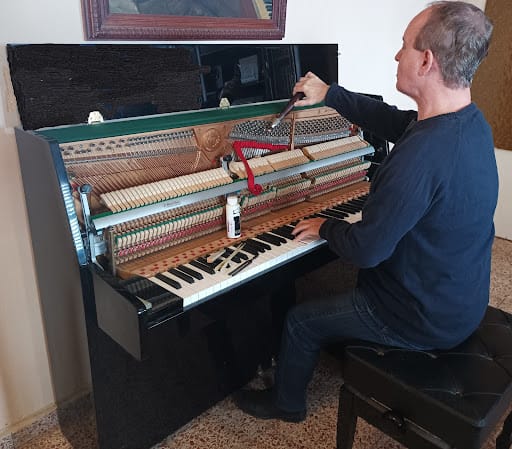 Afinación y reparación de pianos con Pedro Torres