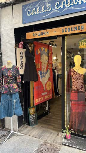Calle Calvario: moda vintage y upcycling en Granada