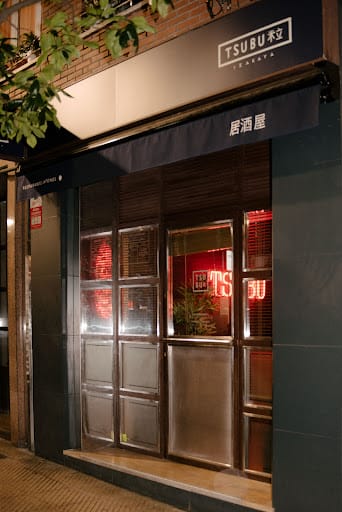 Tsubu Izakaya Japonés, sushi tranquilo en Oviedo