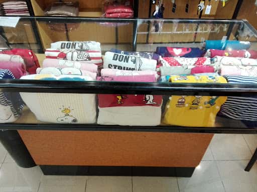 Nueva Galería Ceuta: uniformes escolares y ropa laboral