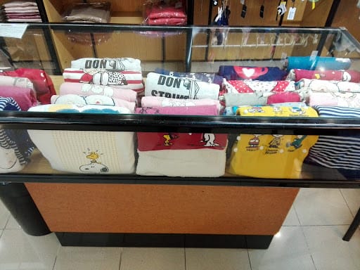 Nueva Galería Ceuta: uniformes escolares y ropa laboral