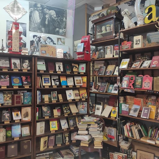 Llibreria La Caverna: libros usados en Tarragona