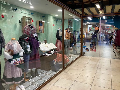 Texartu: indumentaria tradicional y bordados en Pamplona