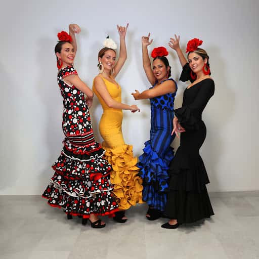 Alquiler de trajes de flamenca en Dos Hermanas con Alpagui
