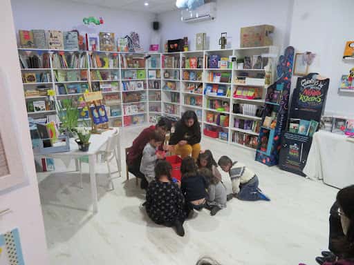 Alicia Library: cómic, manga y coleccionismo en Parla