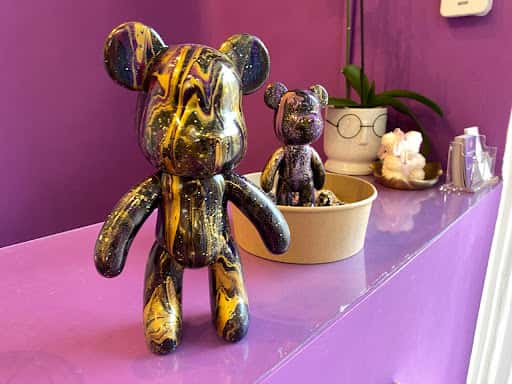 Taller de pintura fluida y marionetas en Alicante