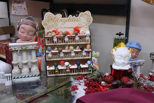 Pinzellades Artesanía, figuras falleras en Alzira